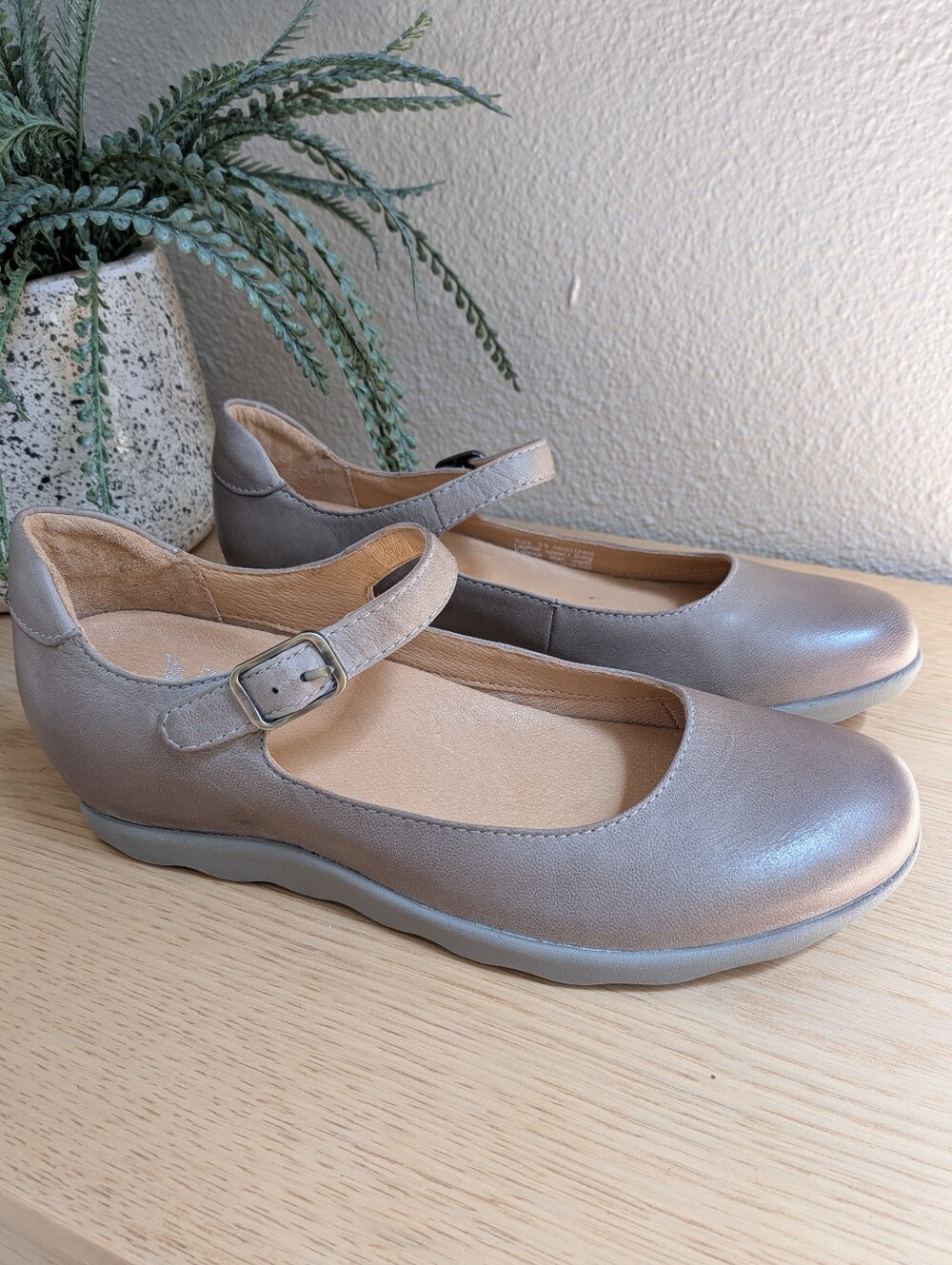 Dansko Marcella Taupe Leather Mary Jane Comfort Shoes Size 39, 8.5-9